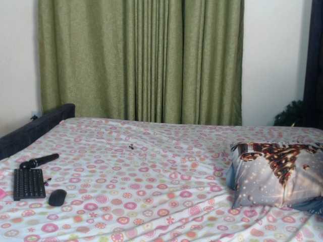 Kiara-Mia live cam on BongaCams