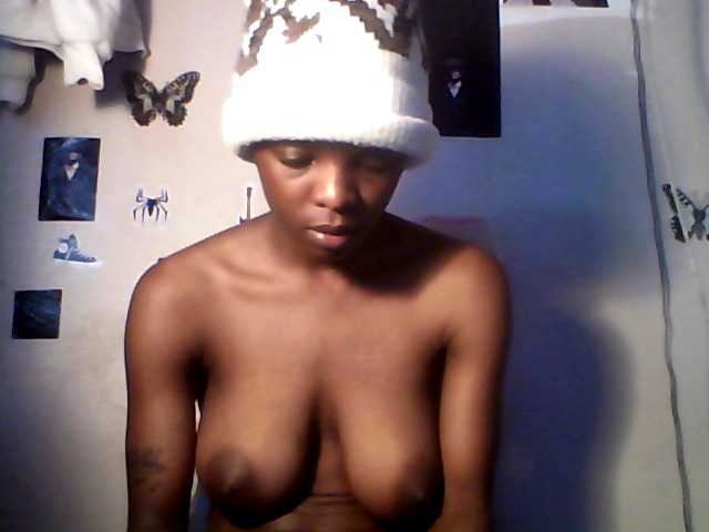 le modèle lildiva est en webcam porno dans un show sur le site bongacams, il possède les tags suivants: Ebony,Brunette,Trimmed