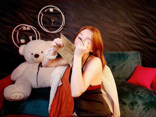 EvaHoward, live now on BongaCams