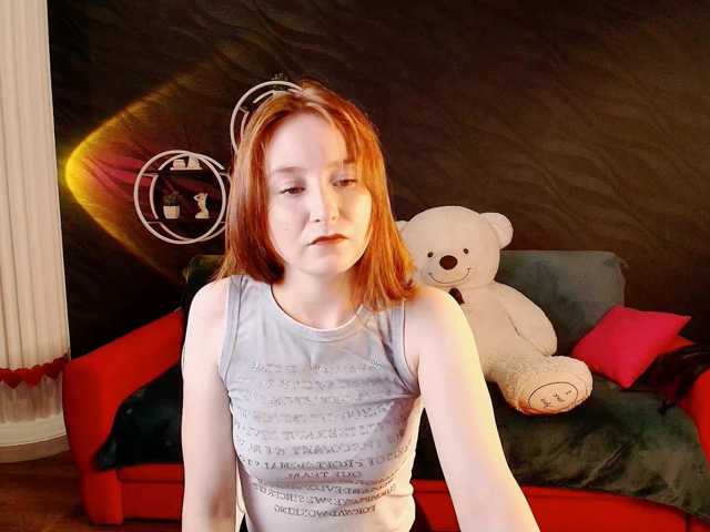 EvaHoward live cam preview