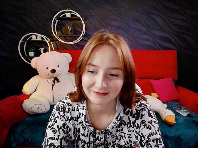 EvaHoward live cam preview