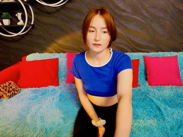 le modèle EvaHoward est en webcam porno dans un show sur le site bongacams, il possède les tags suivants: White/Caucasian,Redhead,Shaved