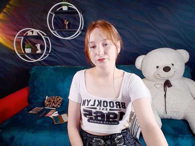 EvaHoward live cam preview