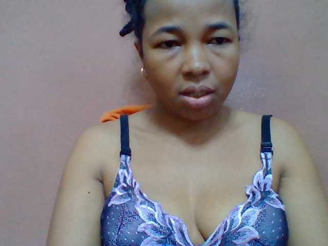 Tryciah1a live cam on BongaCams