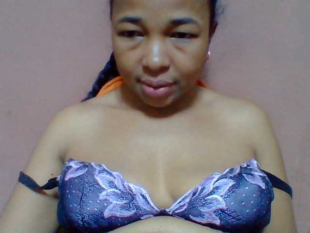 Tryciah1a live cam on BongaCams