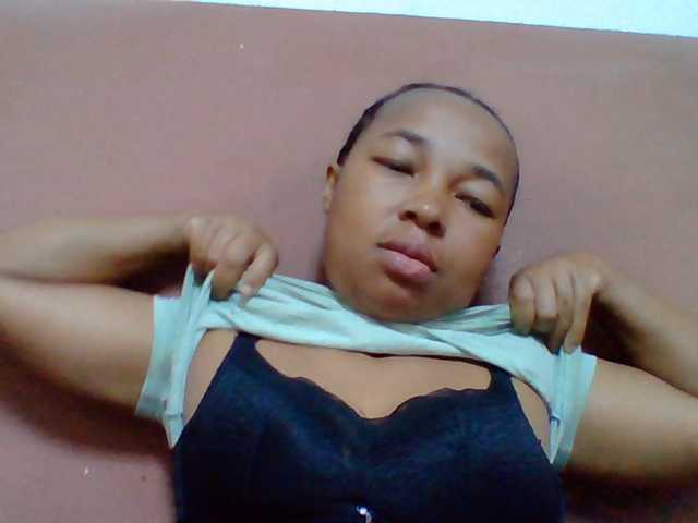 Tryciah1a live cam on BongaCams
