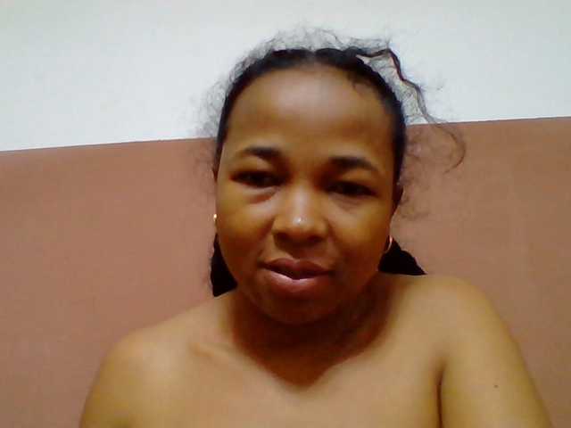 Tryciah1a live cam on BongaCams