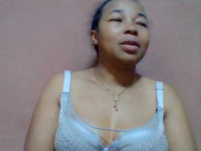 Tryciah1a live cam on BongaCams