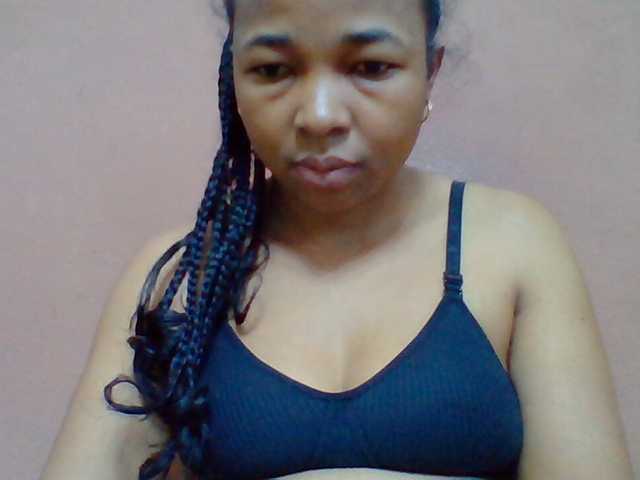 Tryciah1a live cam on BongaCams