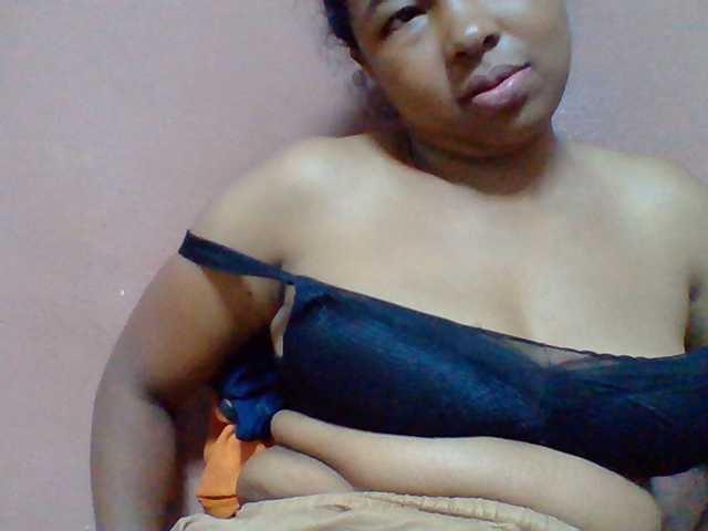 Tryciah1a live cam preview
