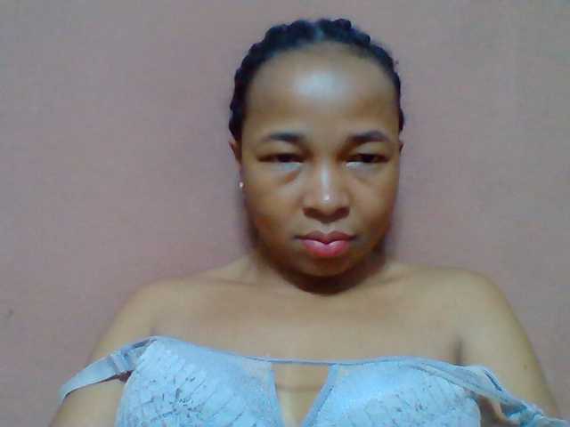 Tryciah1a live cam on BongaCams
