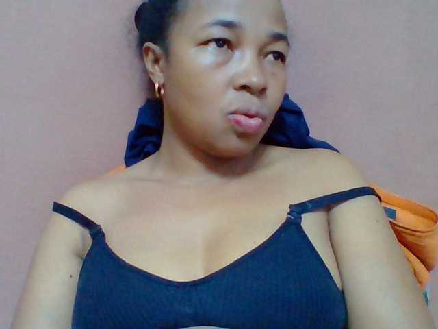 Tryciah1a live cam on BongaCams
