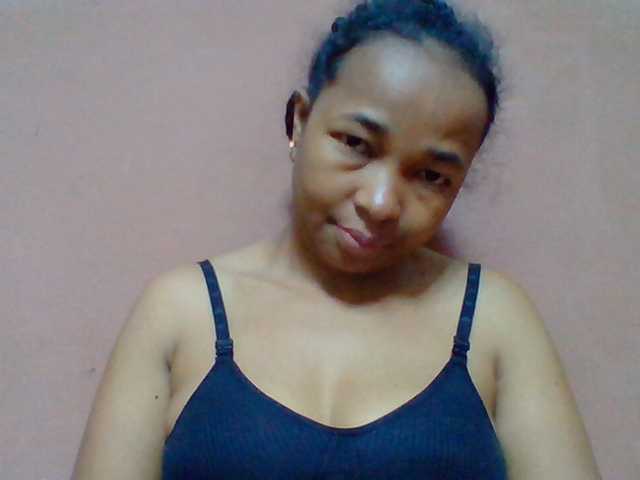 Tryciah1a live cam on BongaCams