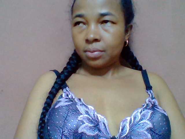 Tryciah1a live cam on BongaCams