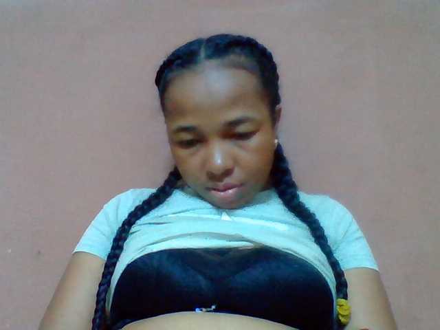 Tryciah1a live cam on BongaCams