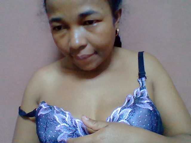 Tryciah1a live cam on BongaCams