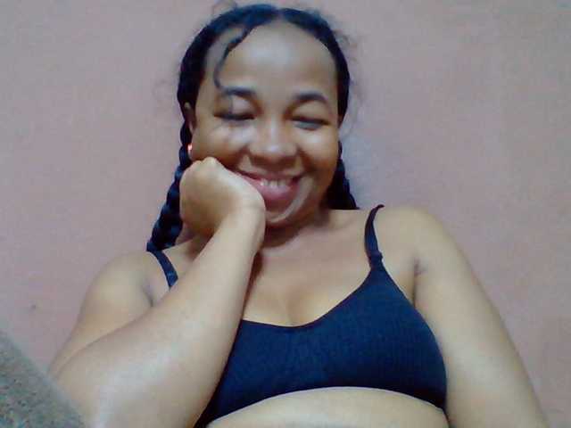 Tryciah1a live cam on BongaCams