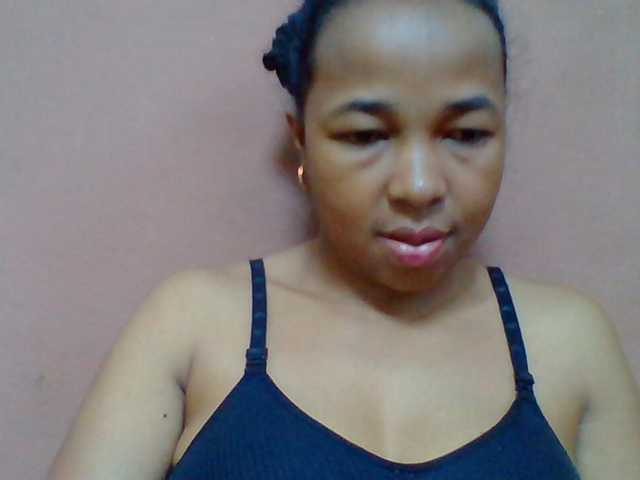 Tryciah1a live cam on BongaCams