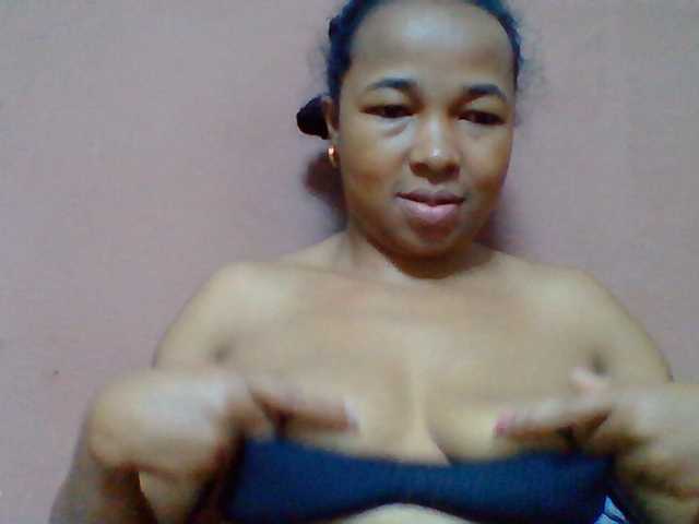 Tryciah1a live cam on BongaCams
