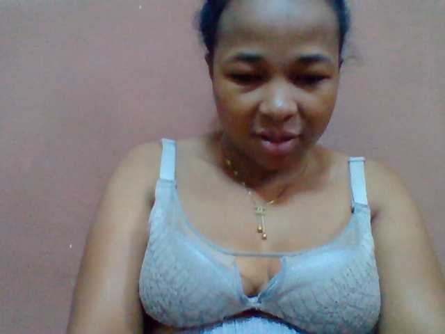 Tryciah1a live cam on BongaCams