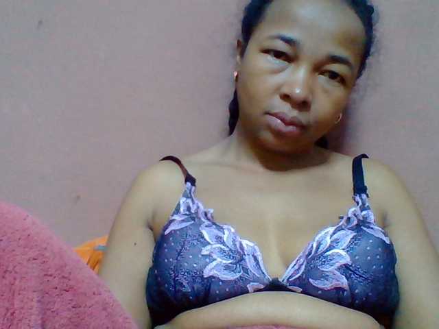 Tryciah1a live cam on BongaCams