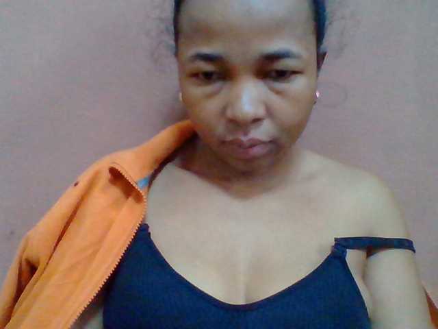 Tryciah1a live cam on BongaCams
