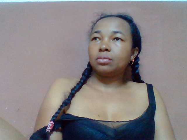 le modèle Tryciah1a est en webcam porno dans un show sur le site bongacams, il possède les tags suivants: Ebony,Brunette,Shaved