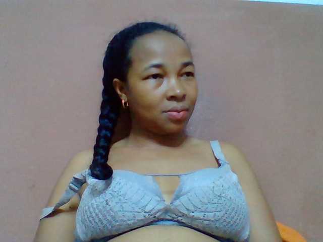Tryciah1a live cam on BongaCams