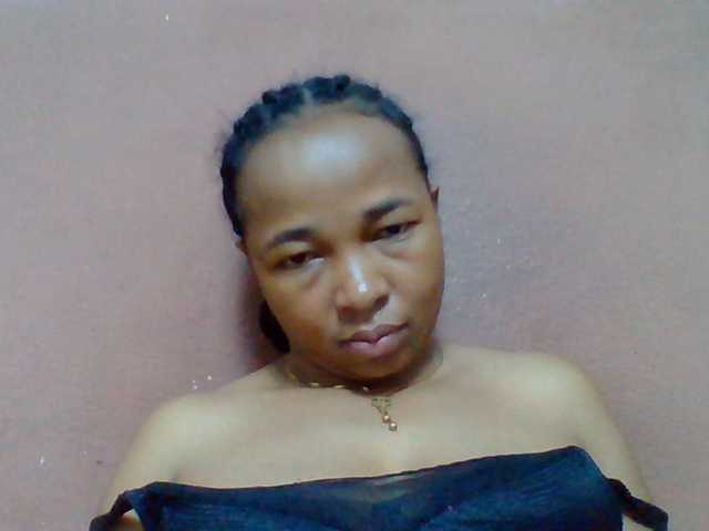 Tryciah1a live cam on BongaCams