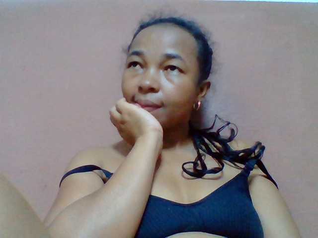Tryciah1a live cam on BongaCams