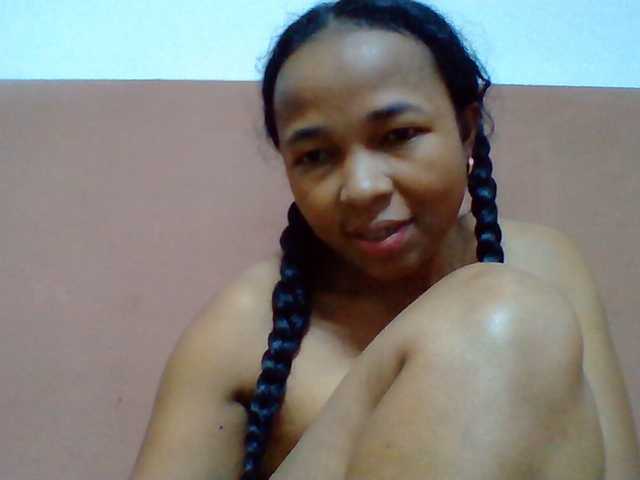 Tryciah1a live cam on BongaCams