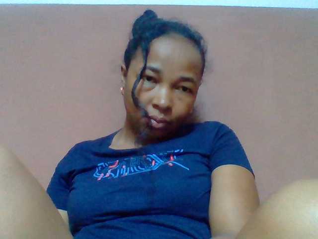Tryciah1a live cam on BongaCams