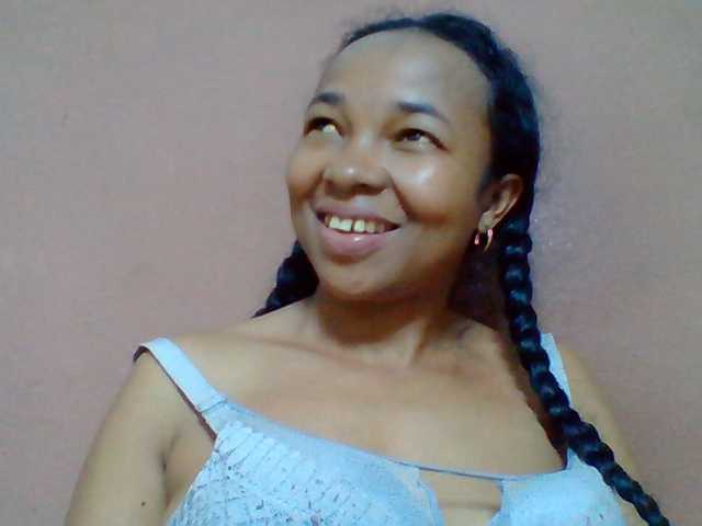 Tryciah1a live cam on BongaCams