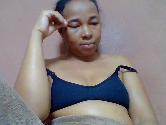Tryciah1a live cam on BongaCams