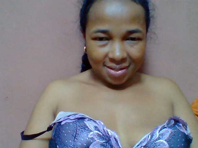 Tryciah1a live cam on BongaCams