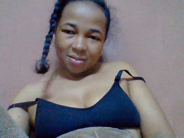 Tryciah1a live cam on BongaCams