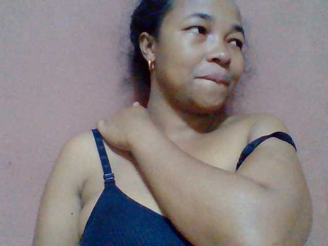 Tryciah1a live cam on BongaCams