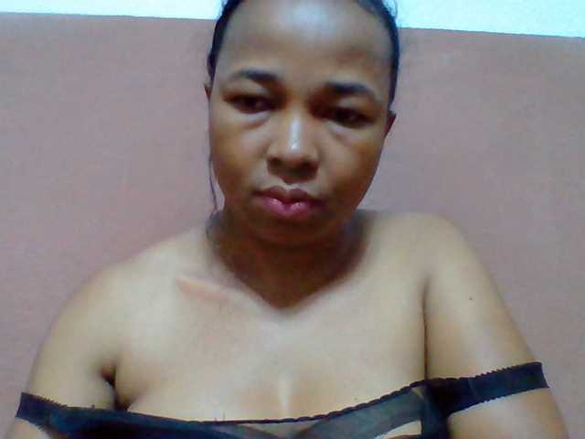 Tryciah1a live cam on BongaCams