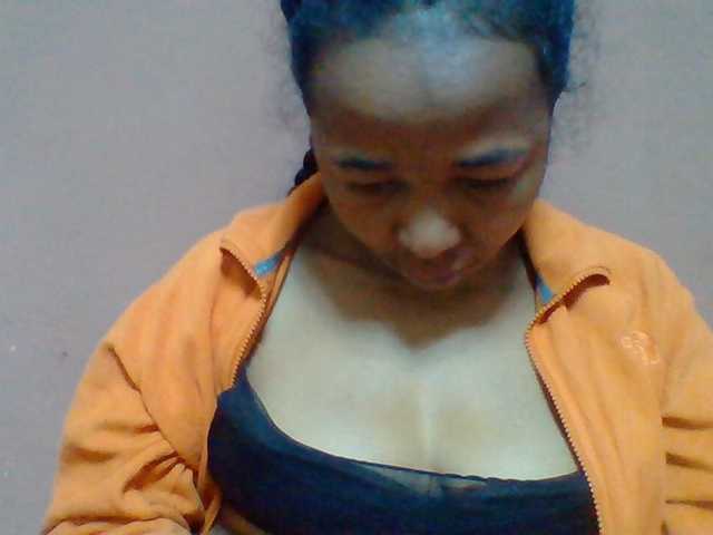 Tryciah1a webcam bongacams model stream image