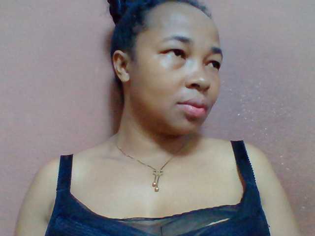 Tryciah1a live cam on BongaCams