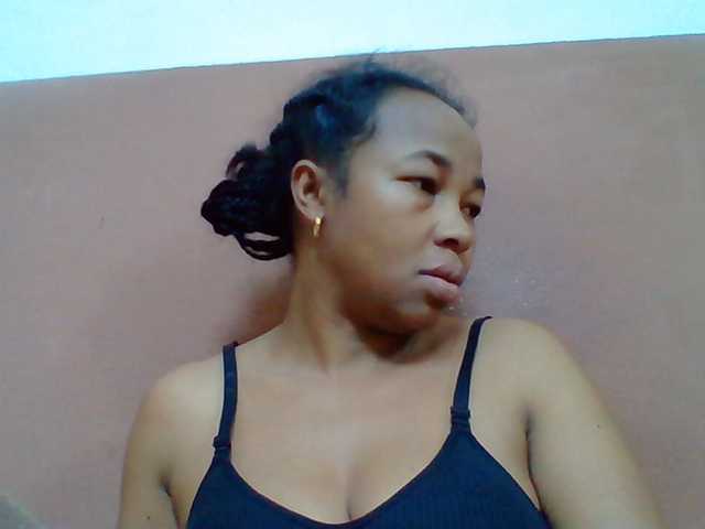 Tryciah1a live cam on BongaCams