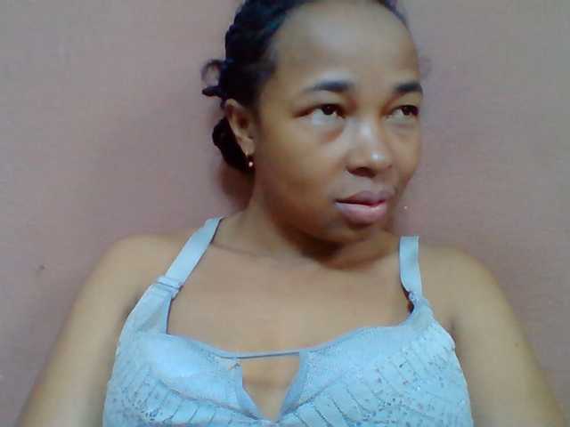 Tryciah1a live cam on BongaCams