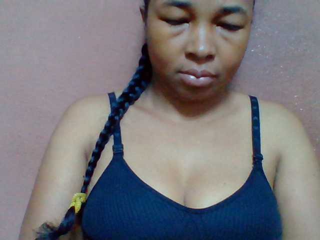 Tryciah1a live cam on BongaCams