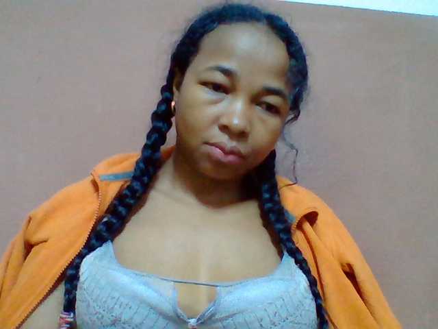 Tryciah1a live cam on BongaCams