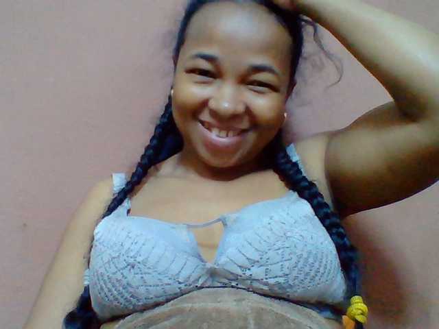 Tryciah1a live cam on BongaCams