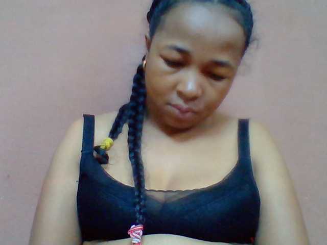 Tryciah1a live cam on BongaCams