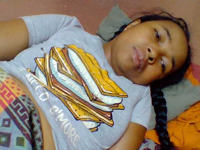 Tryciah1a live cam on BongaCams