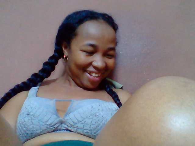 Tryciah1a live cam on BongaCams