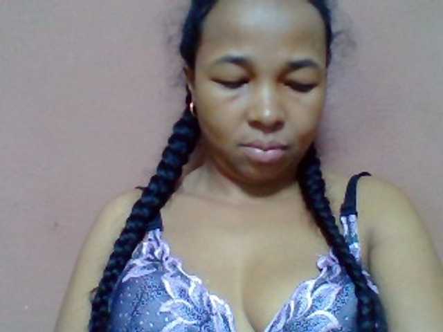 Tryciah1a live cam on BongaCams