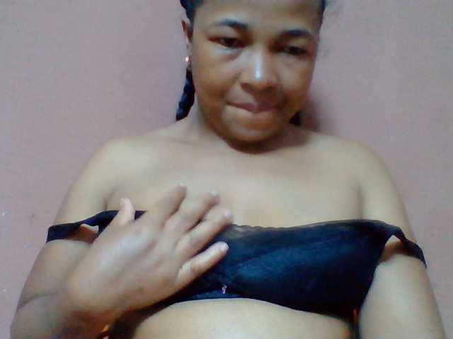 Tryciah1a live cam on BongaCams